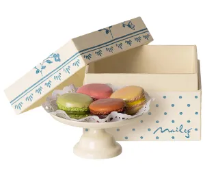 Macarons et chocolat chaud