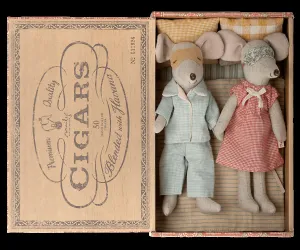 Mum & Dad Mice In Cigarbox