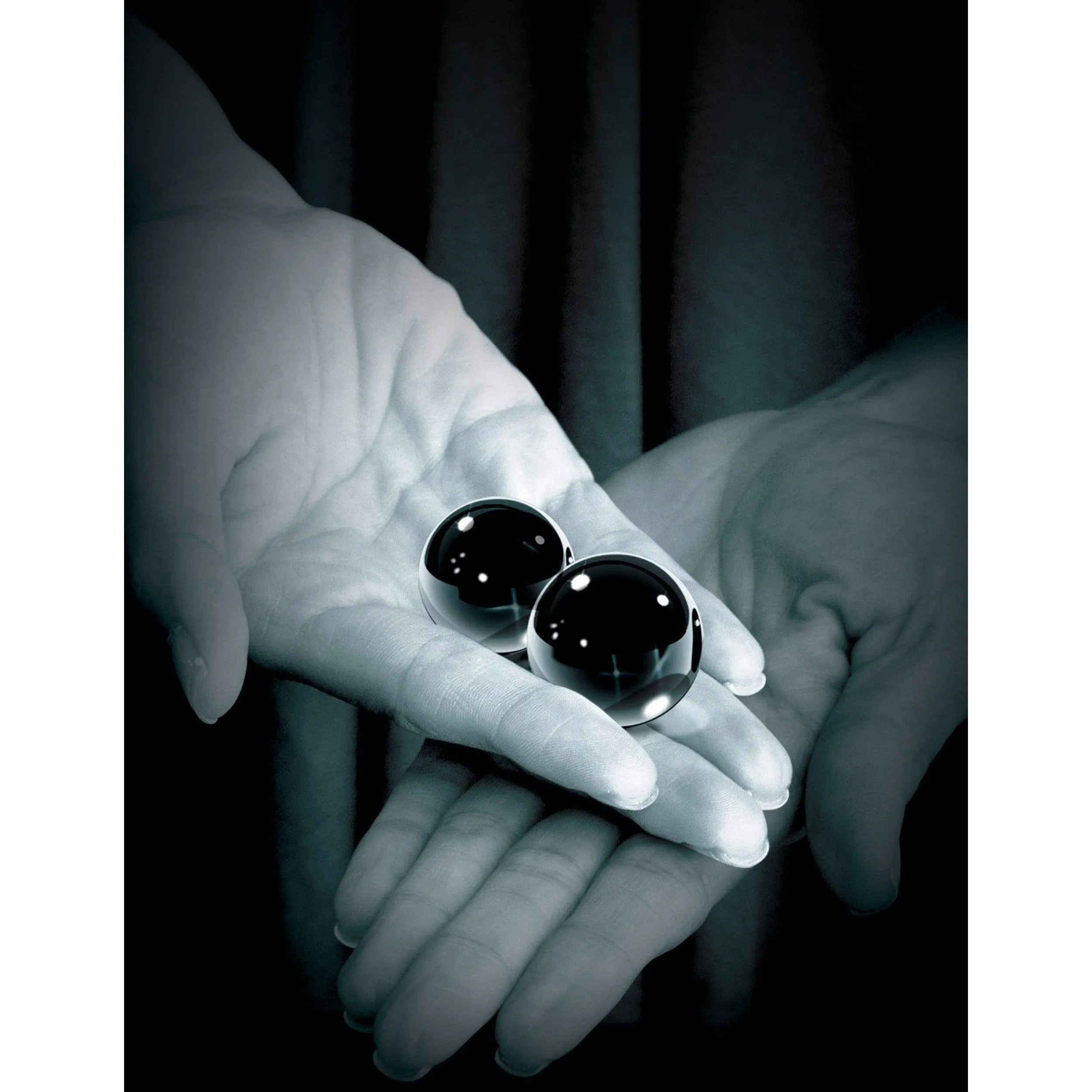 Pipedream - Fetish Fantasy Series Limited Edition Glass Ben Wa Balls Medium (Black)